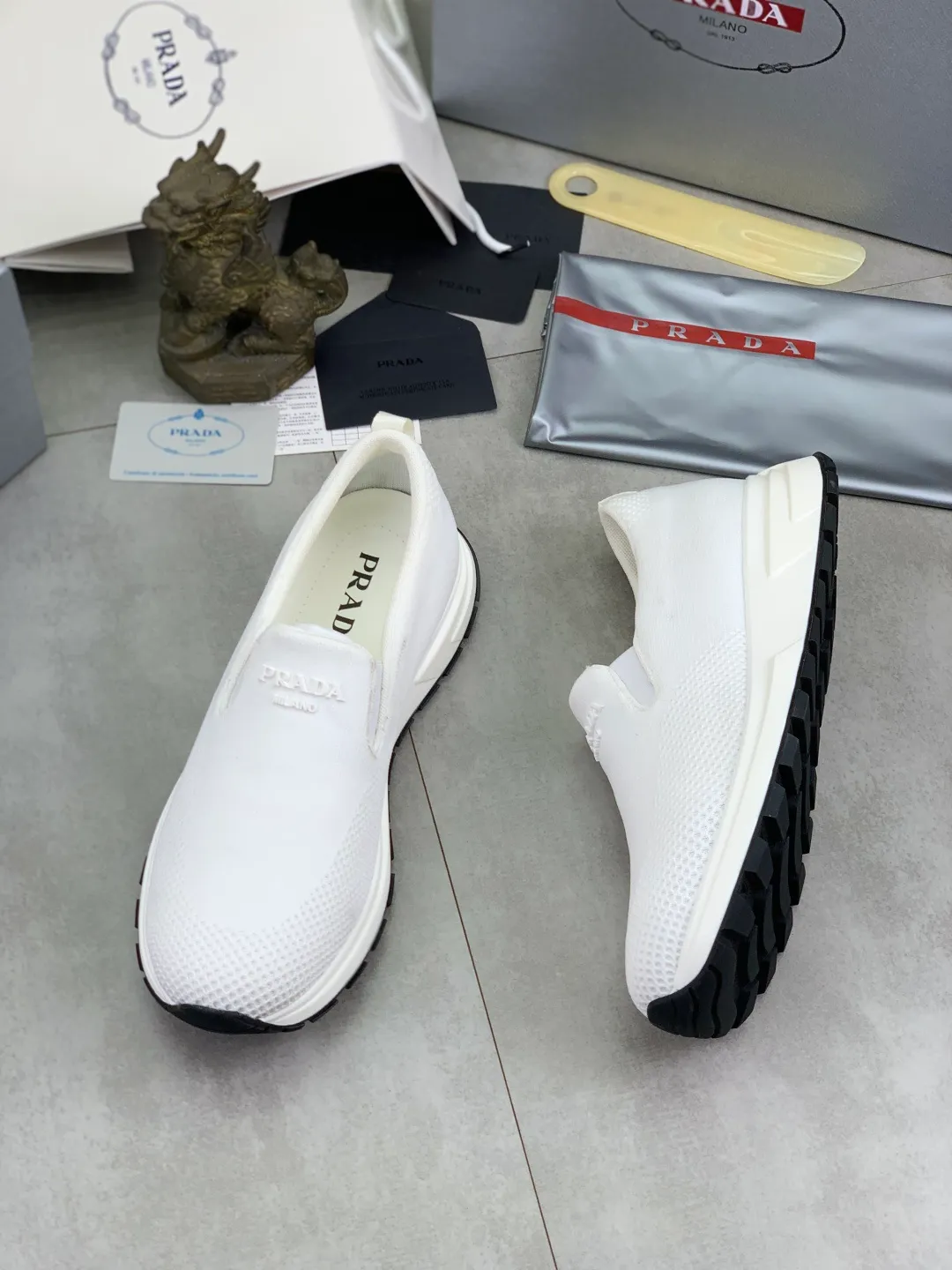Men's shoes 💰P560💰[New model] Flying weave series (summer must-have) is now available on the official website, 🆘 Trendy brand (Prada) mainly promotes popular models, avant-garde and versatile fashionable men's shoes, private version molding, cowhide surface splicing 1:1.. Simple fashion, original imported cowhide lining and cowhide feet; the atmosphere and personality are more fashionable, eye-catching and pursuing class. It will subvert the old idea and be a must-have for fashion trendsetters with you! Must keep it for yourself! High-end comfort and low-end, high-end quality workmanship. Size: 38-45 6️⃣colors available.
